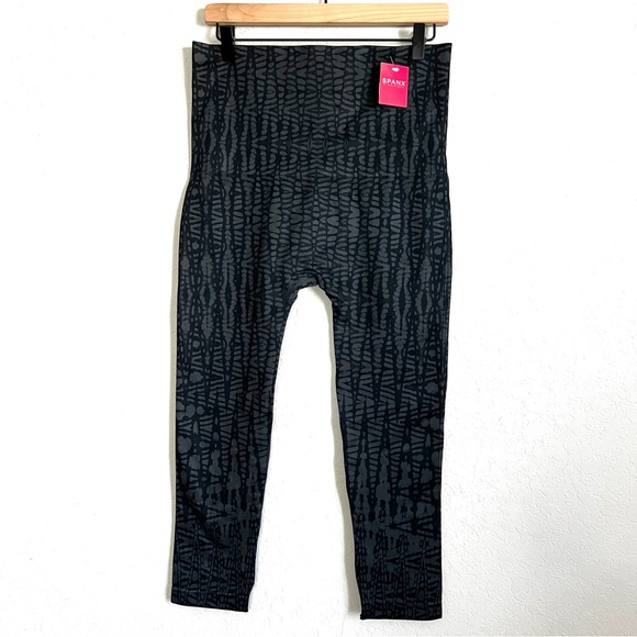 SPANX Look At Me Now Leggings Black Gray Geo Patterned Cropped NWT 3X - Picture 6 of 6